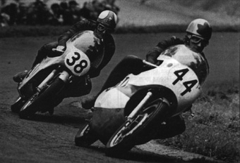 Bill Ivy leading Mike Hailwood, Cadwell Park, 1967. Both on 250's